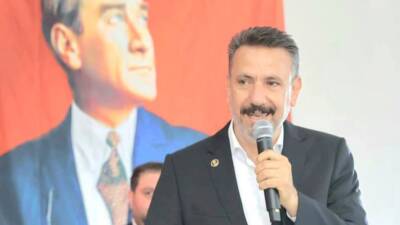 Arsuz Belediye Başkanı Sami Üstün, ilçenin eğitim altyapısına dikkat çekerek,