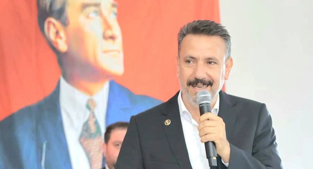 Arsuz Belediye Başkanı Sami Üstün, ilçenin eğitim altyapısına dikkat çekerek,