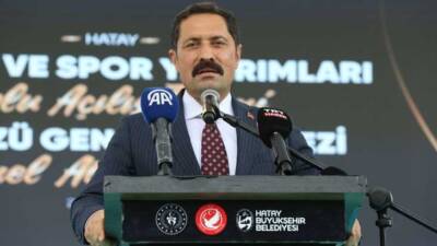 Gençlik ve Spor Bakanı Osman Aşkın Bak, bir dizi açılış