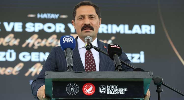 Gençlik ve Spor Bakanı Osman Aşkın Bak, bir dizi açılış