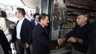 Hatay Valisi Mustafa Masatlı’nın Samandağ ilçesini ziyaretinde bir esnaf, "Bizi