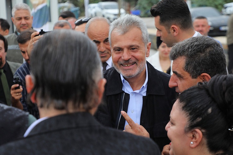 Hatay Büyükşehir Belediye Başkanı Mehmet Öntürk, Samandağ ilçesine yaptığı ziyarette