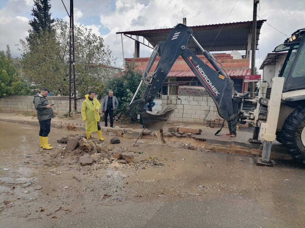 Hatay Büyükşehir Belediyesi (HBB), il genelinde etkili olan sağanak yağışın