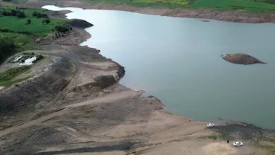 Hatay’ın Yayladağı ilçesindeki Yayladağı Barajı’nda su seviyesi kritik seviyeye geriledi.