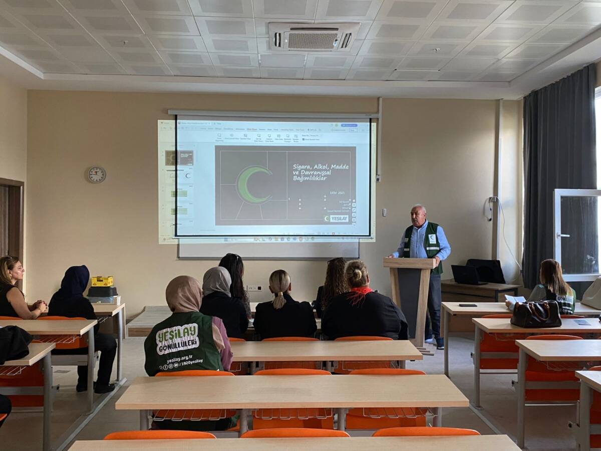 Hatay’da, Yeşilay tarafından kadın muhtarlara yönelik bağımlılıkla mücadele eğitimi gerçekleştirildi.
