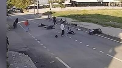 Hatay’ın Dörtyol ilçesinde iki motosikletin çarpıştığı anlar, bir iş yerinin