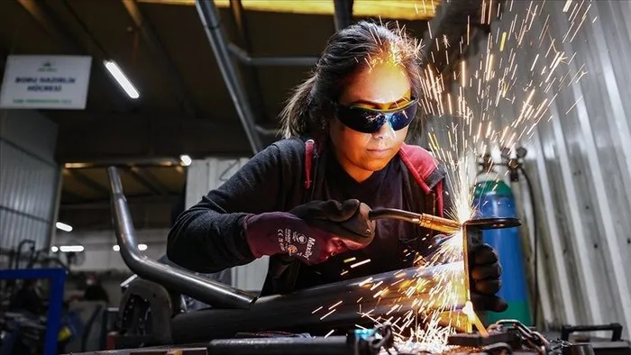 Türkiye’de kadın ve genç istihdamı, son bir yılda kayda değer