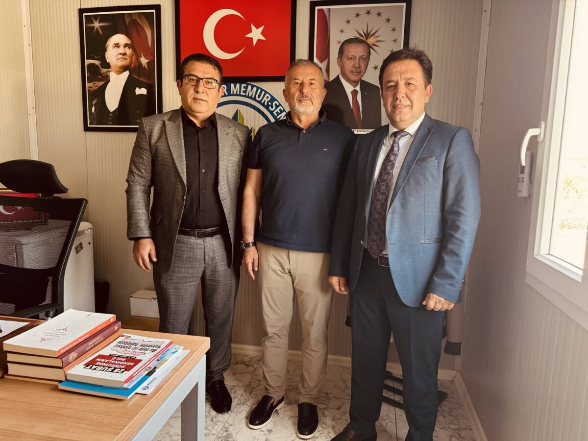 Bayındır Memur-Sen’de Dostane Buluşma Bayındır Memur-Sen Hatay Şube Başkanı Hüseyin Tutar, sendika yerleşkesinde önemli