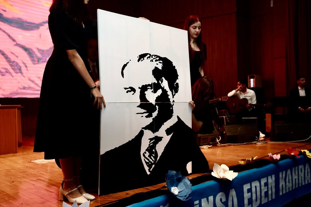 &nbsp; Hatay’da 24 Kasım Öğretmenler Günü, Antakya Cumhuriyet Alanı’nda düzenlenen