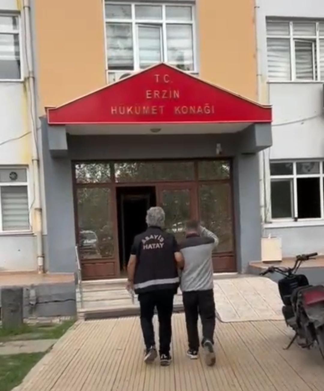 Hatay Emniyet Müdürlüğü ekipleri, aranan şahıslara yönelik yürüttükleri çalışmalar kapsamında