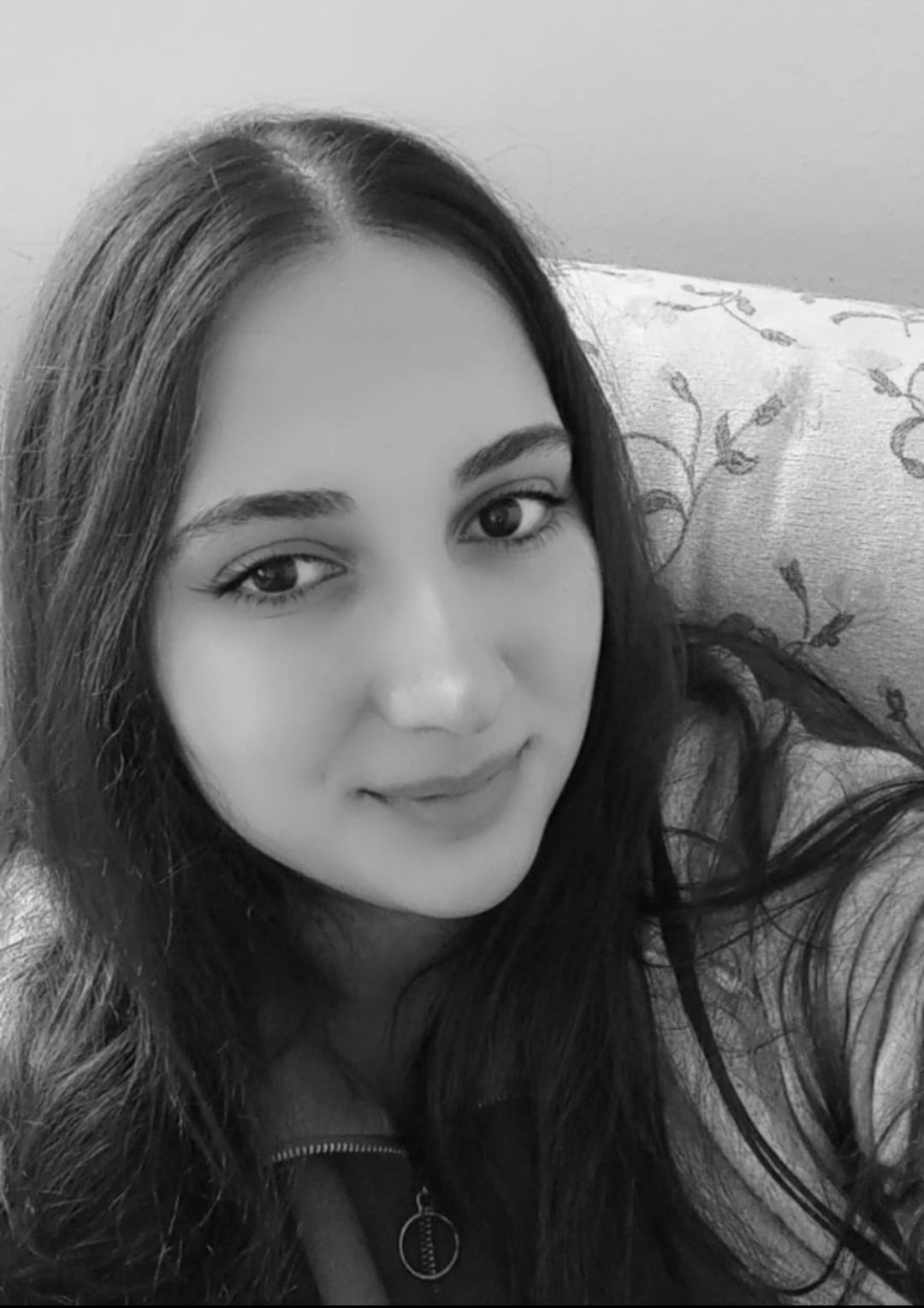 Samandağ’ın Tekebaşı Mahallesi, genç bir annenin acı kaybıyla yasa boğuldu.