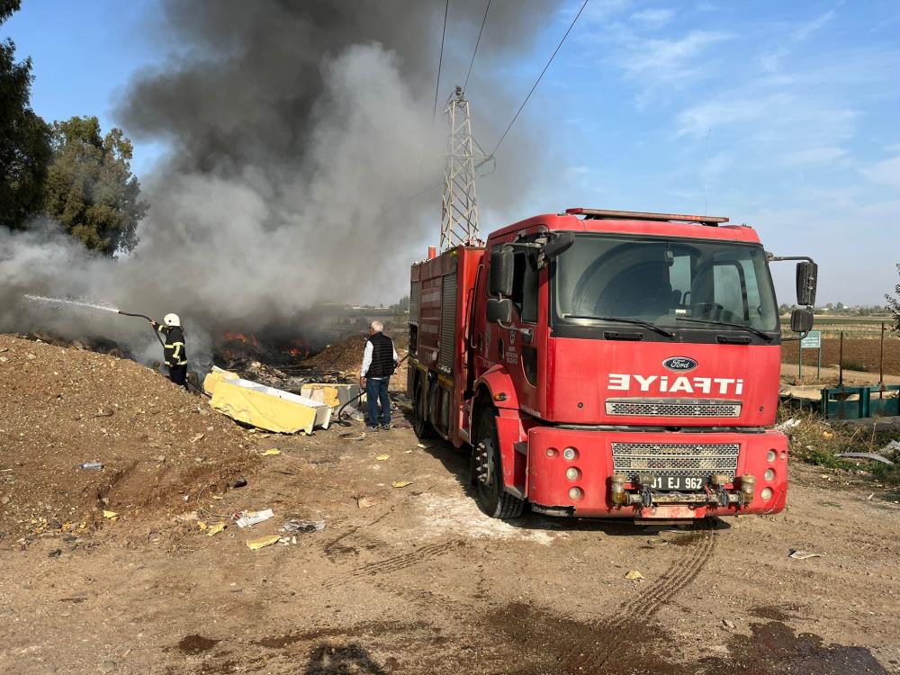 Kırıkhan’da alevler hurdalığı sardı Hatay’ın Kırıkhan ilçesinde hurdalık alanda çıkan yangın, itfaiye ekiplerinin hızlı