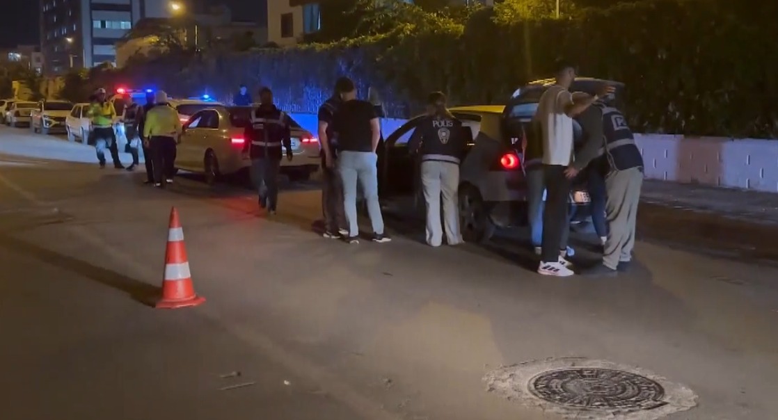 İskenderun Polisi Huzur İçin İş Başında Hatay’ın İskenderun ilçesinde İlçe Emniyet Müdürlüğü ekipleri, vatandaşların güvenliğini sağlamak