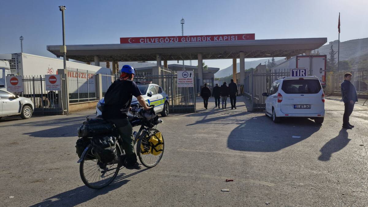 Balıkesir'den bisikletiyle umreye gitmek için 13 gündür pedal çeviren ve Hatay'da