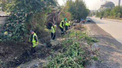 Hatay’ın Dörtyol ilçesinde yağmur suyu tahliye hatları ve mazgallarda yapılan