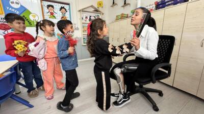 Hatay’da 6 Şubat 2023’te meydana gelen depremde yıkılan binanın enkazından