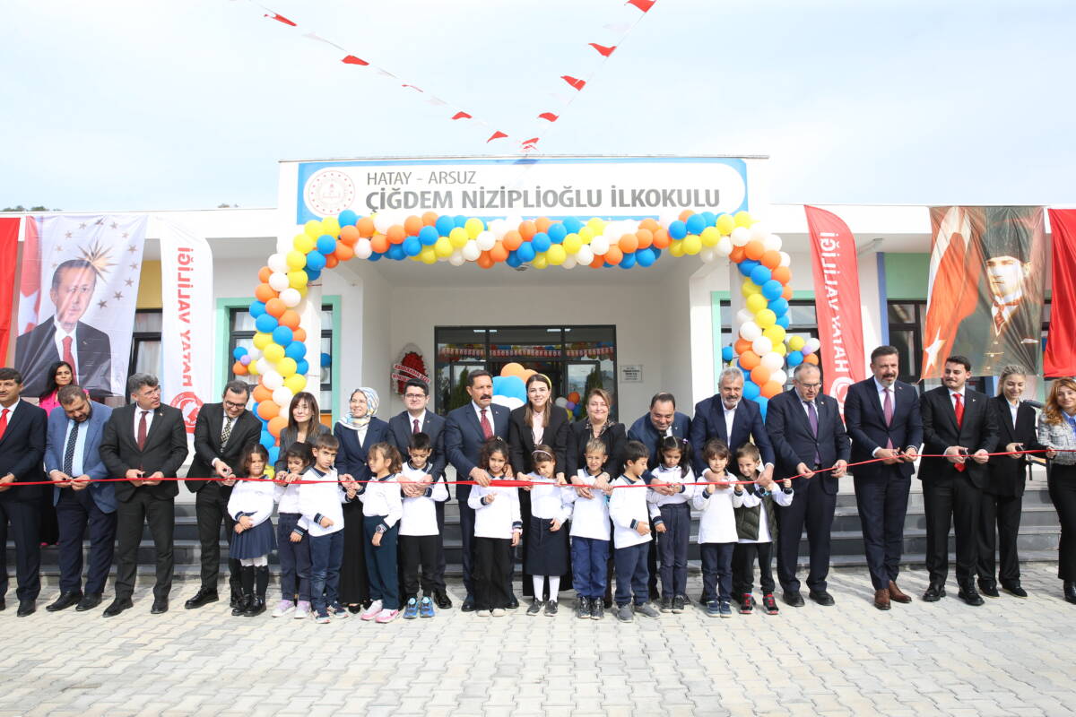 Hatay’ın Arsuz ilçesinde, 6 Şubat 2023 depremlerinde ağır hasar aldığı