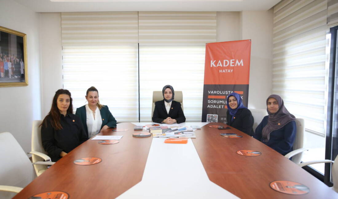 Hatay’da KADEM’den Turuncu Rozetli Şiddet Karşıtı Kampanya Kadın ve Demokrasi Vakfı (KADEM) Hatay İl Temsilcisi Saliha Betül