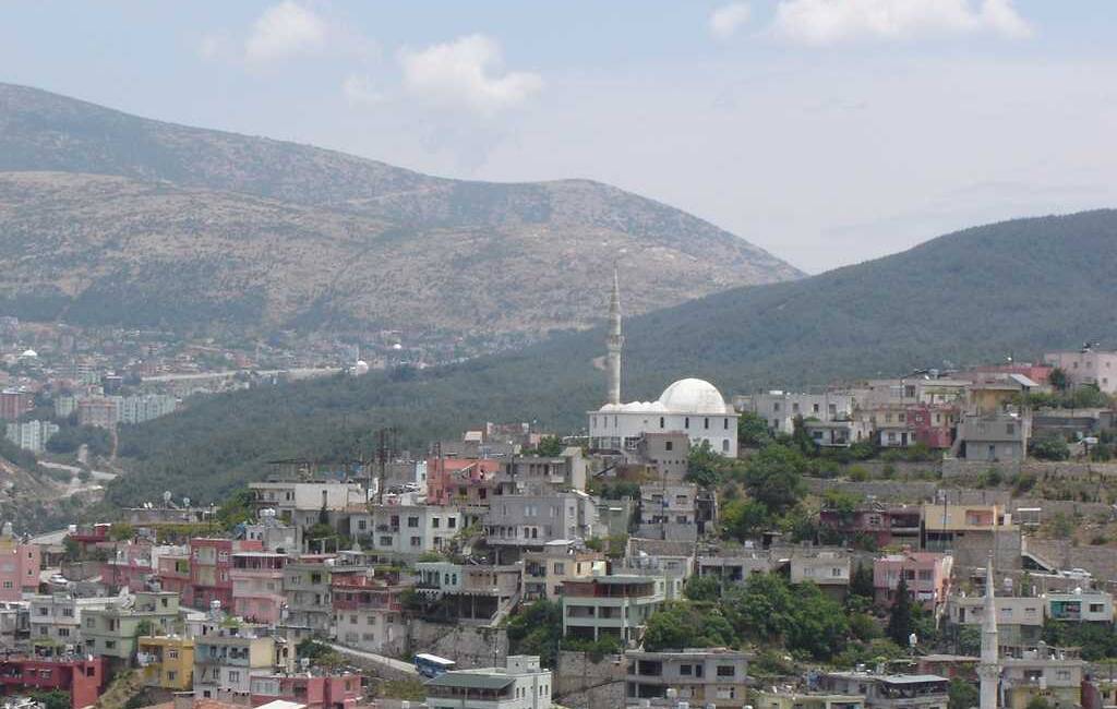 Belen’de Yol Çalışması Nedeniyle O Cadde Trafiğe Kapatıldı Hatay’ın Belen ilçesinde ana arterlerden Şevket Çalışkan Caddesi, yol çalışmaları