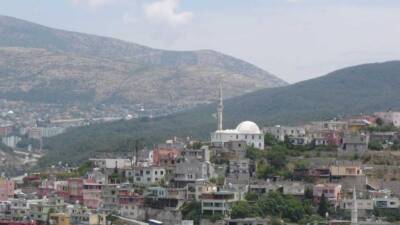 Hatay’ın Belen ilçesinde ana arterlerden Şevket Çalışkan Caddesi, yol çalışmaları