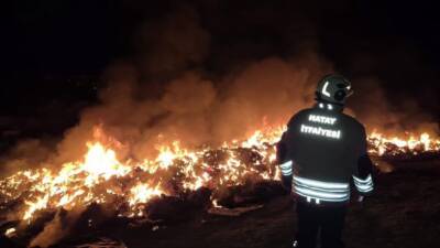 Hatay’ın Kırıkhan ilçesi Mimar Sinan Mahallesi’nde, inşaat atıklarının bulunduğu bir