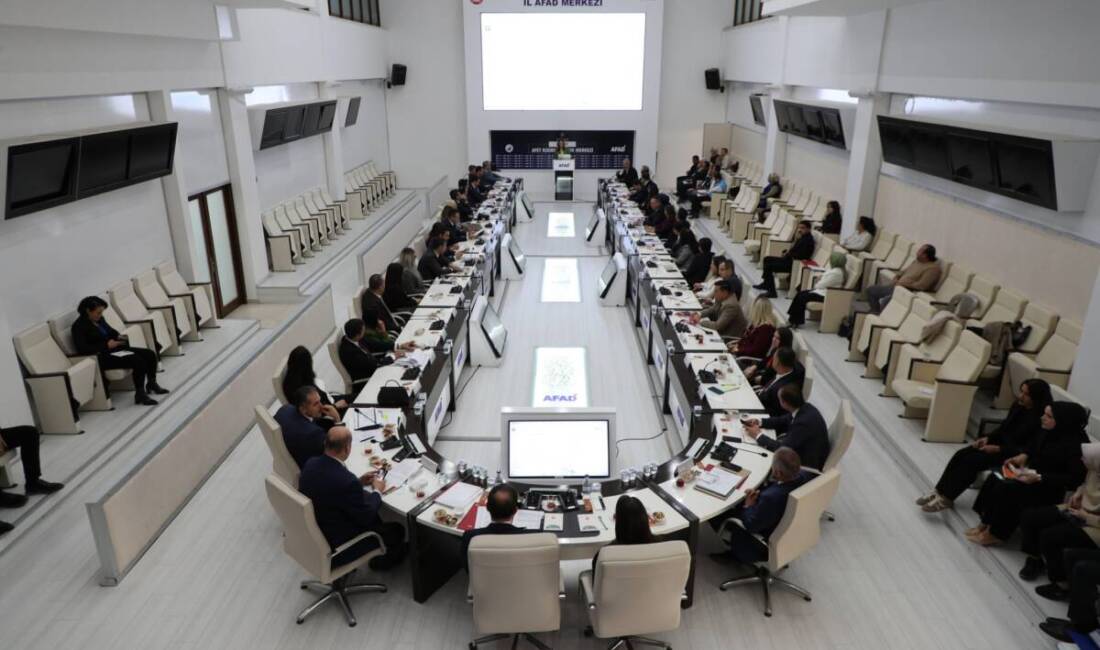 Hatay Valisi Mustafa Masatlı başkanlığında; Vali yardımcıları, Hatay Büyükşehir Belediyesi