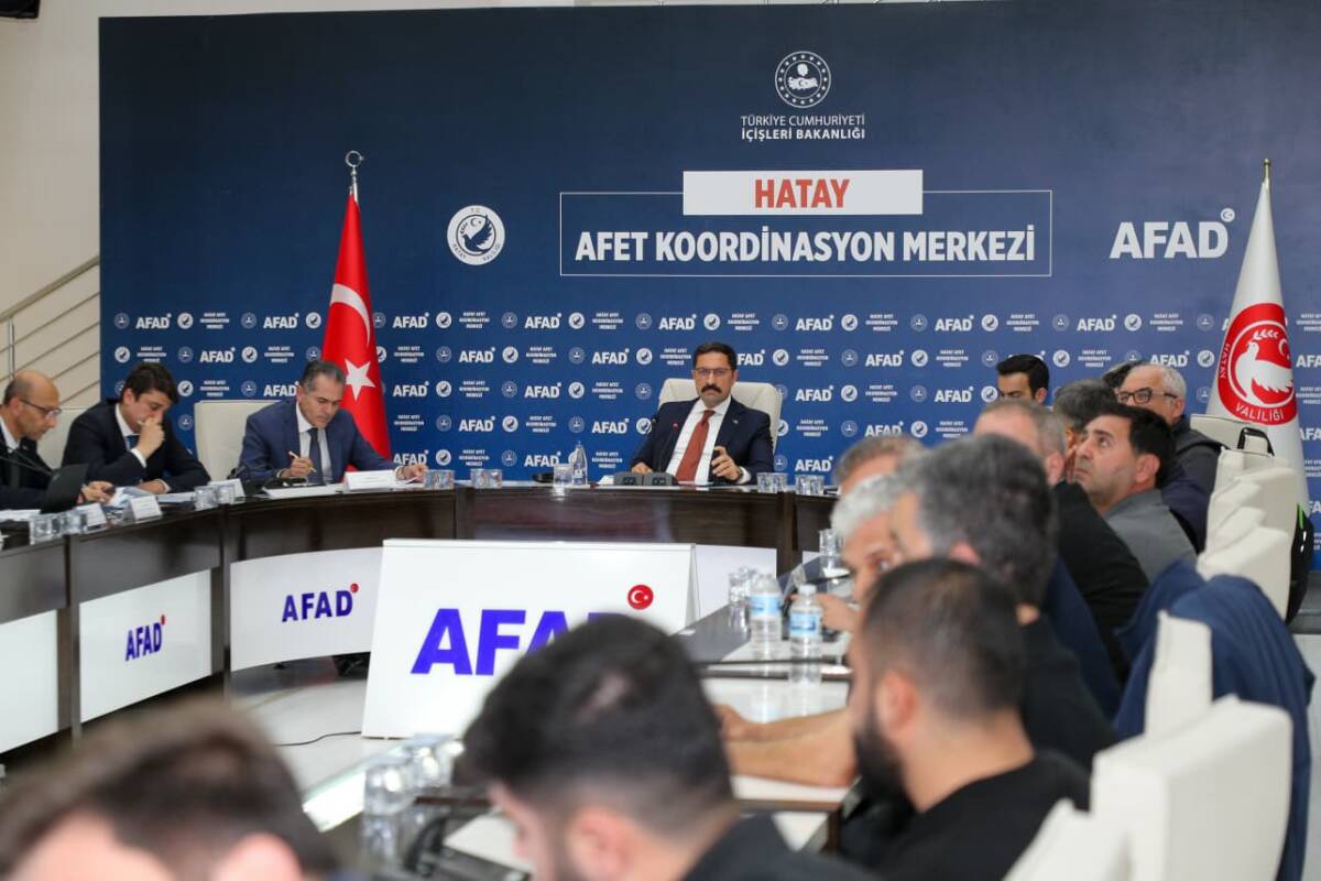 Hatay Valisi Mustafa Masatlı başkanlığında, mülki idare amirlerinin katılımıyla il