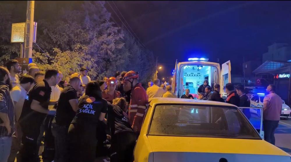 Hatay’da kafa kafaya kaza: Araçlar hurdaya döndü Hatay’ın Dörtyol ilçesinde cip ile otomobilin kafa kafaya çarpıştığı kazada