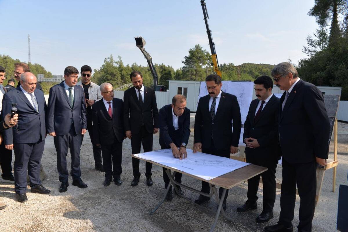 Hatay Valisi Mustafa Masatlı, Yayladağı Kaymakamı Halil Yazıcı, Gümrük Bölge