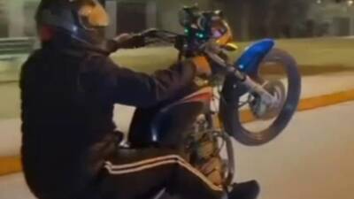 Hatay’da, sosyal medyada paylaştığı akrobatik motosiklet hareketleri nedeniyle bir sürücü