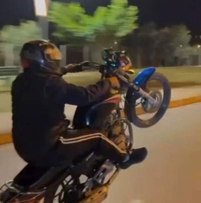 Hatay’da, sosyal medyada paylaştığı akrobatik motosiklet hareketleri nedeniyle bir sürücü