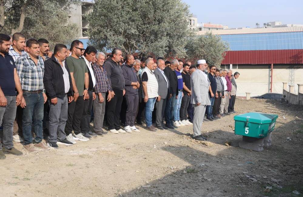 Alkollü sürücü dehşeti: Genç üniversite öğrencisi toprağa verildi Hatay’ın Defne ilçesinde otomobille çarpışıp bariyerlere çarpan motosiklet sürücüsü yaralanırken