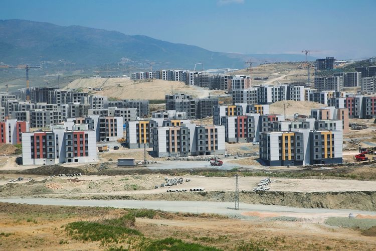 Hatay Dikmece TOKİ sakinleri, soğuk havada ısınma ve sıcak su