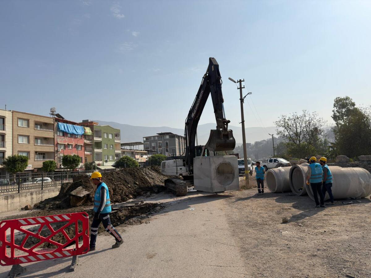 Hatay Büyükşehir Belediyesi (HBB), kent genelinde altyapı sorunlarını ortadan kaldırmak