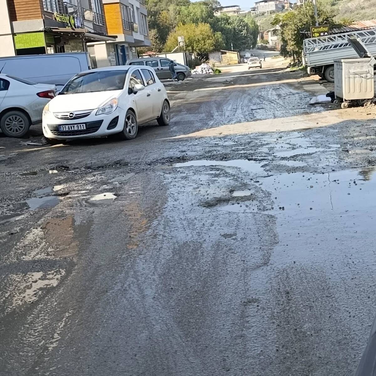 Hatay’ın Defne ilçesine bağlı Turunçlu Mahallesi’nde yaşayan vatandaşlar, Uğur Mumcu