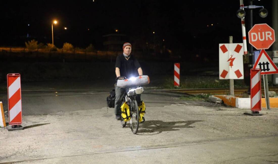 Umre Yolculuğunda 11. Gün: Bisikletli Yolcu Hatay’a Ulaştı Balıkesir’den Mekke’ye umre ziyareti için 11 gün önce bisikletiyle yola