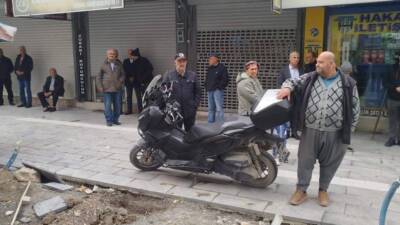 Hatay’ın Samandağ ilçesinde bir grup esnaf, Suriye’de Alevi halkına yönelik