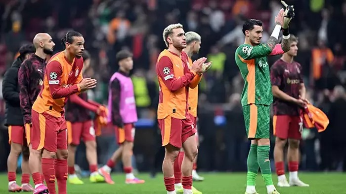 Galatasaray’da derbi öncesi fırtına kopuyor Fenerbahçe derbisi öncesi Galatasaray’da taşlar yerinden oynuyor. Şampiyonlar Ligi’nde yaşanan