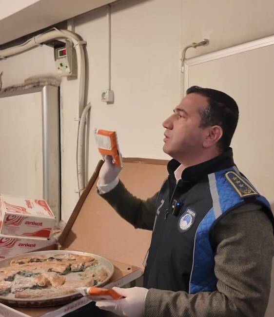 Hijyen denetiminde büyük skandal Hatay’ın Dörtyol ilçesinde zabıta ekipleri gıda üretimi yapan işletmelere yönelik