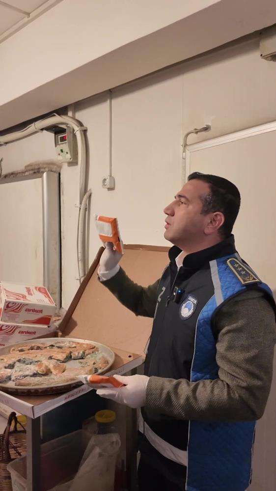 Hatay’ın Dörtyol ilçesinde zabıta ekipleri gıda üretimi yapan işletmelere yönelik