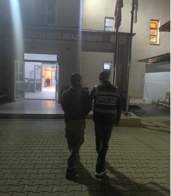 Hatay Emniyet Müdürlüğü ekipleri, aranan şahısların yakalanmasına yönelik yürüttüğü çalışmalar