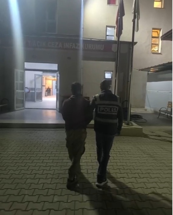 Hatay Emniyet Müdürlüğü ekipleri, aranan şahısların yakalanmasına yönelik yürüttüğü çalışmalar