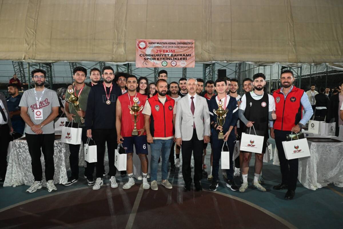 Hatay Mustafa Kemal Üniversitesi’nde (HMKÜ) Cumhuriyet’in 102. yılı kutlamaları kapsamında