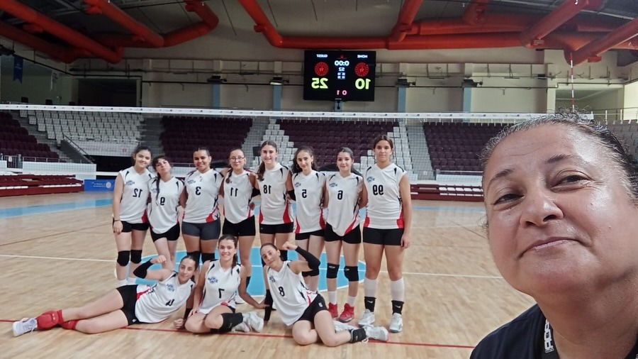 Hatay Fen Lisesi Kız Voleybol Takımı, okul sporları kapsamında büyük