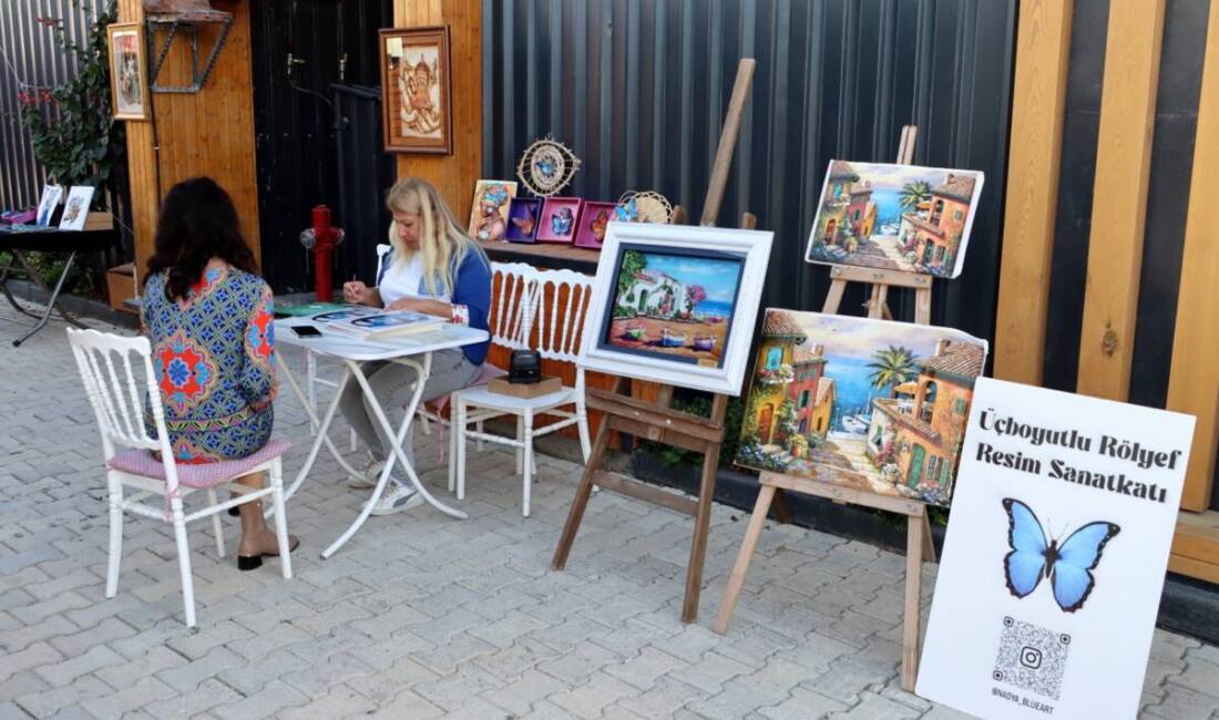 Hatay’da 3 Boyutlu Kağıt Sanat Eserleri Büyüledi Hatay’da bu yıl ikincisi düzenlenen Alışveriş Şenliği, renkli etkinlikleriyle olduğu