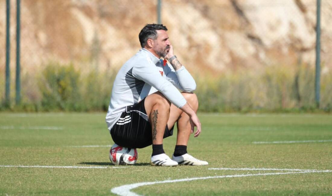 Hatayspor’da teknik direktör değişikliği yaşandı. Yaklaşık 2,5 aydır takımın başında