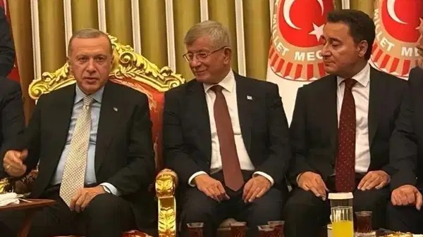 Siyaset kulislerinde yeniden alevlenen “Ali Babacan ve Ahmet Davutoğlu AKP’ye