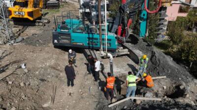 Hatay Büyükşehir Belediyesi, Antakya’nın Ekinci Mahallesi’nde ulaşımı kolaylaştıracak 29 metrelik