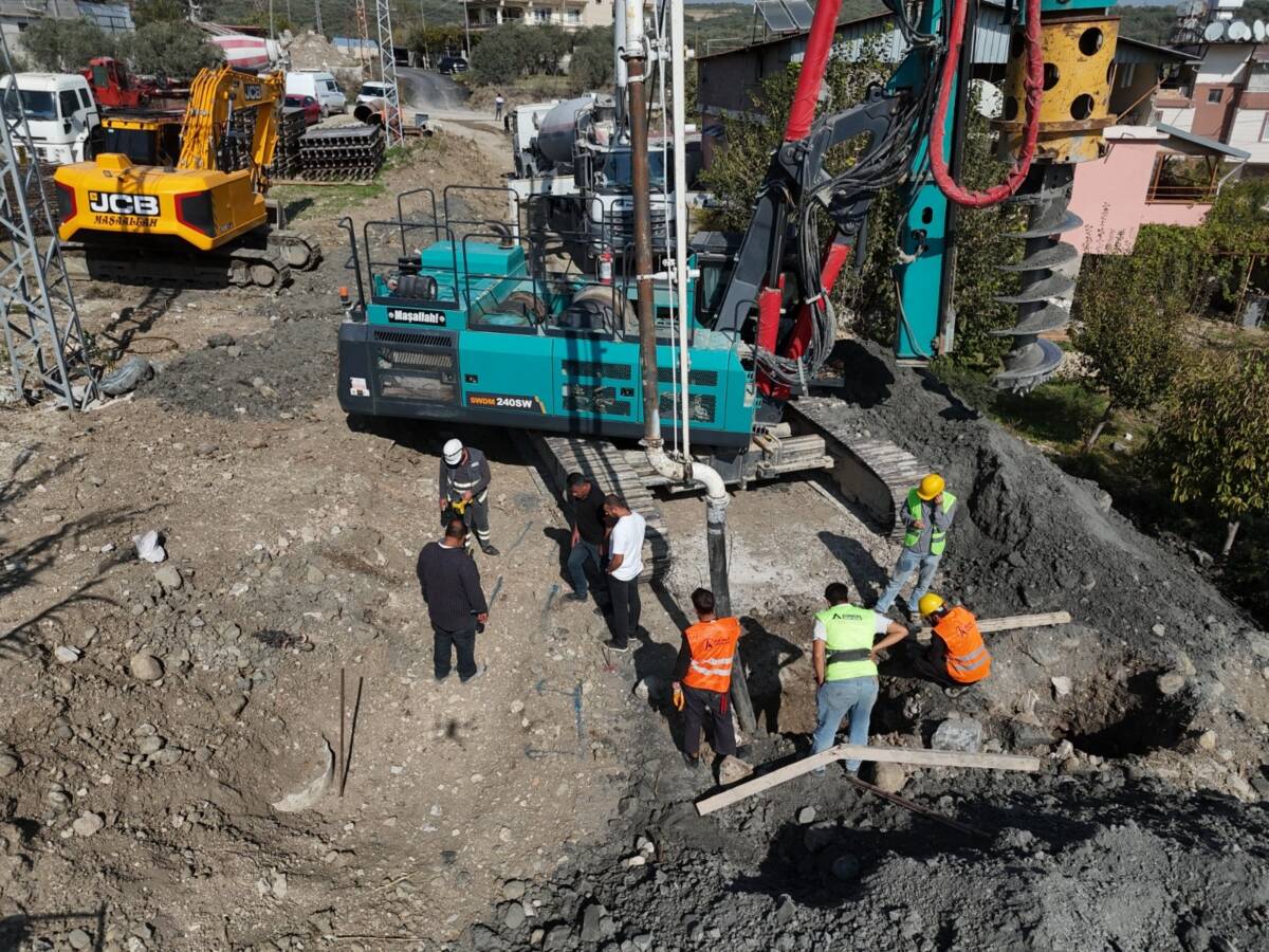 Hatay Büyükşehir Belediyesi, Antakya’nın Ekinci Mahallesi’nde ulaşımı kolaylaştıracak 29 metrelik