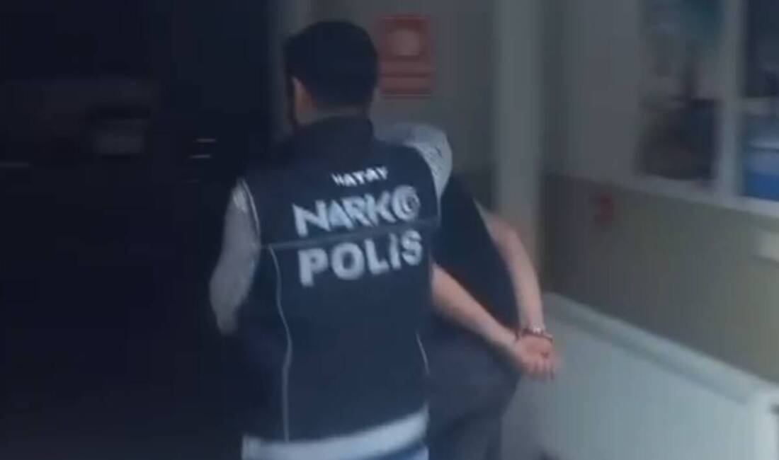 Adaletten kaçamadı: 4 yıl cezası bulunan şahıs tutuklandı Hatay Emniyet Müdürlüğü ekipleri, kent genelinde aranan şahısların yakalanmasına yönelik